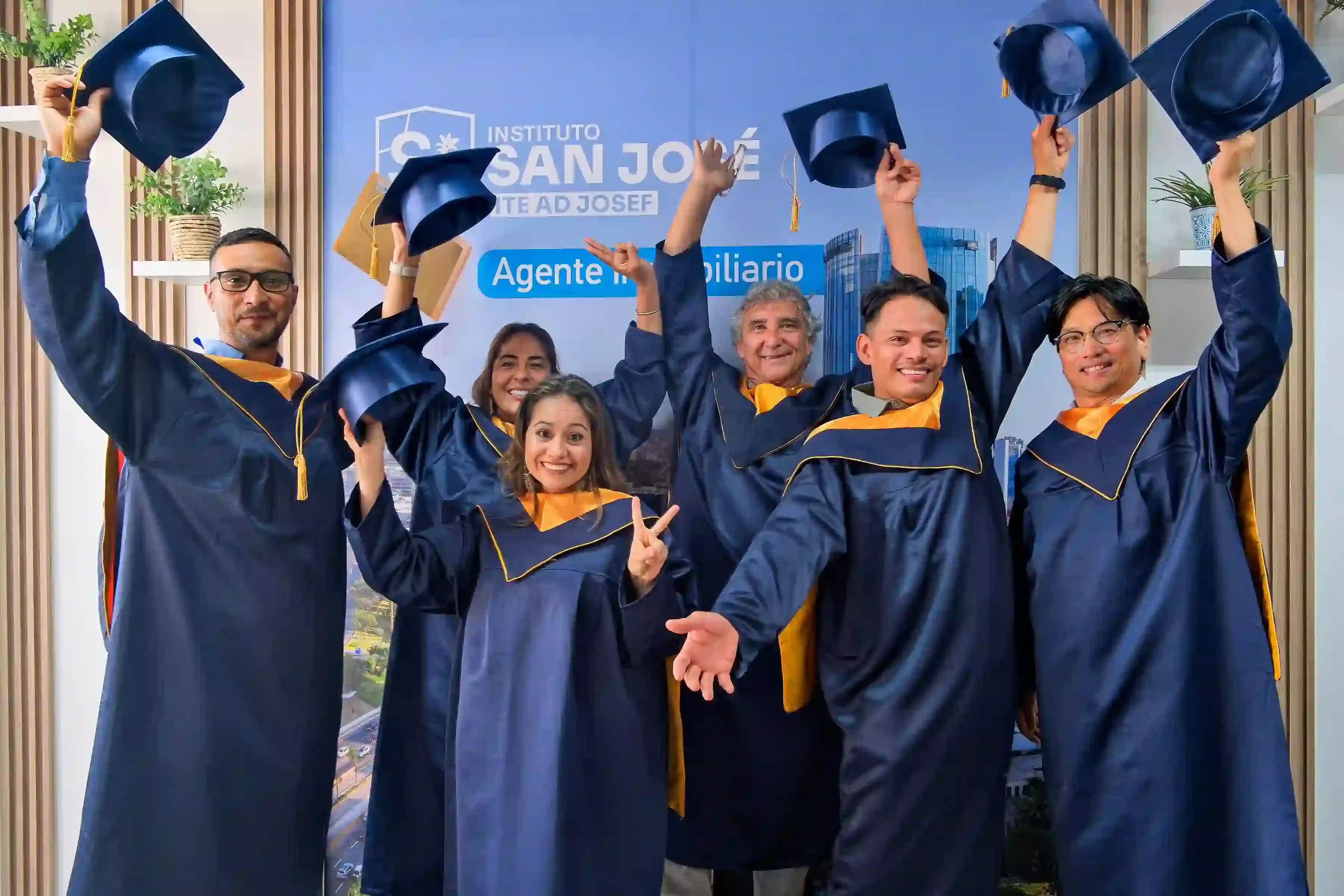 Graduados del Curso Agente Inmobiliario San José del Sur — Lima
