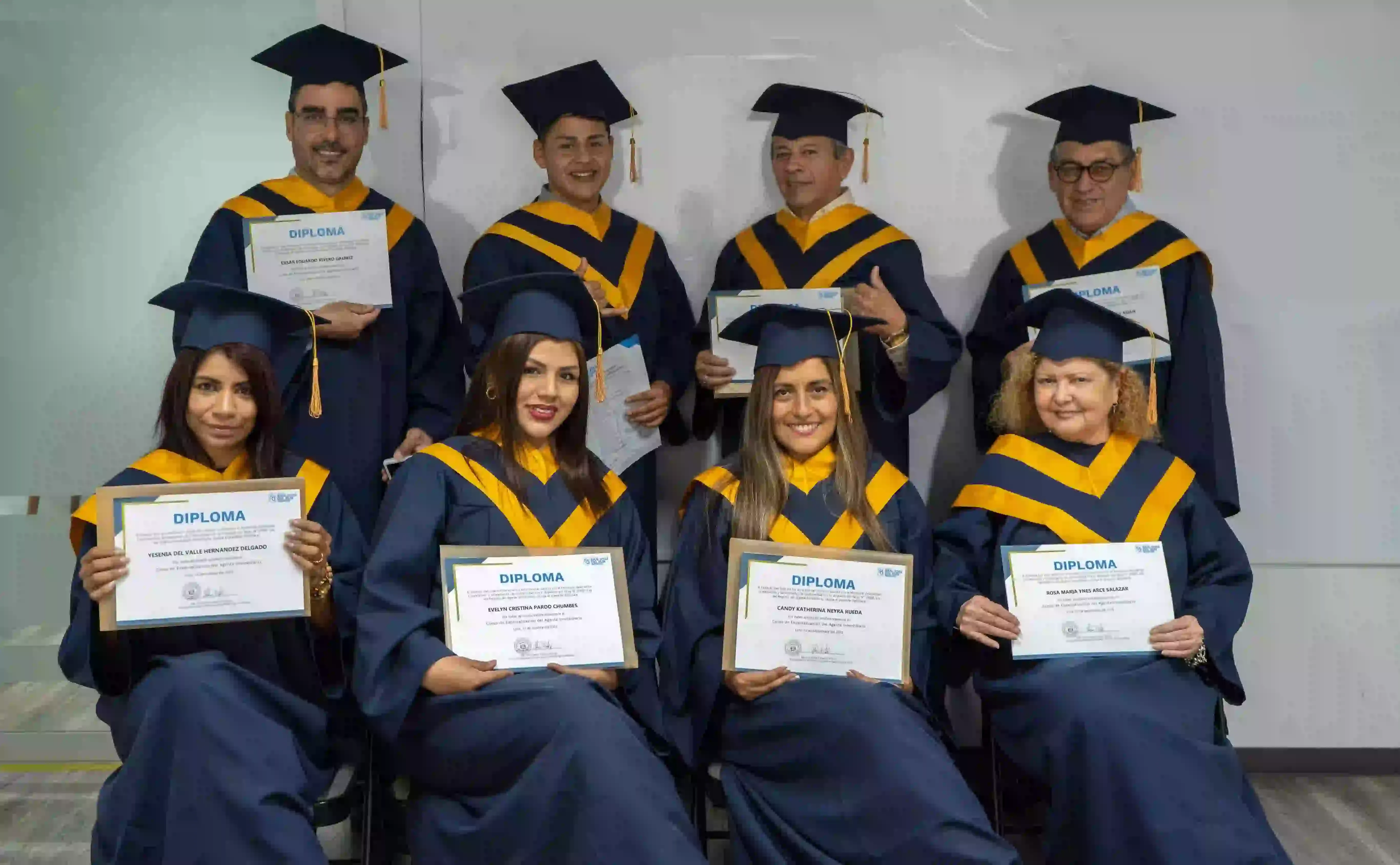 Ceremonia de certificación de agentes inmobiliarios — San José del Sur