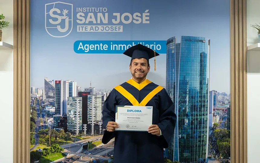 Alumna del Curso Agente Inmobiliario con certificado oficial MINEDU